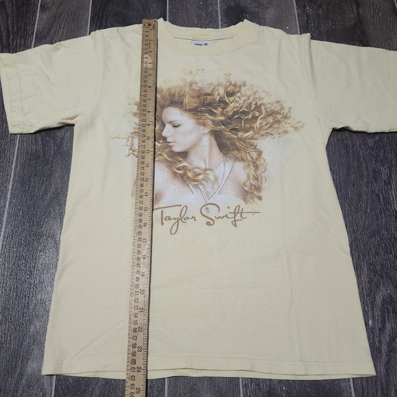 Vintage Taylor Swift Tour Shirt Size Small - Picture 6 of 7